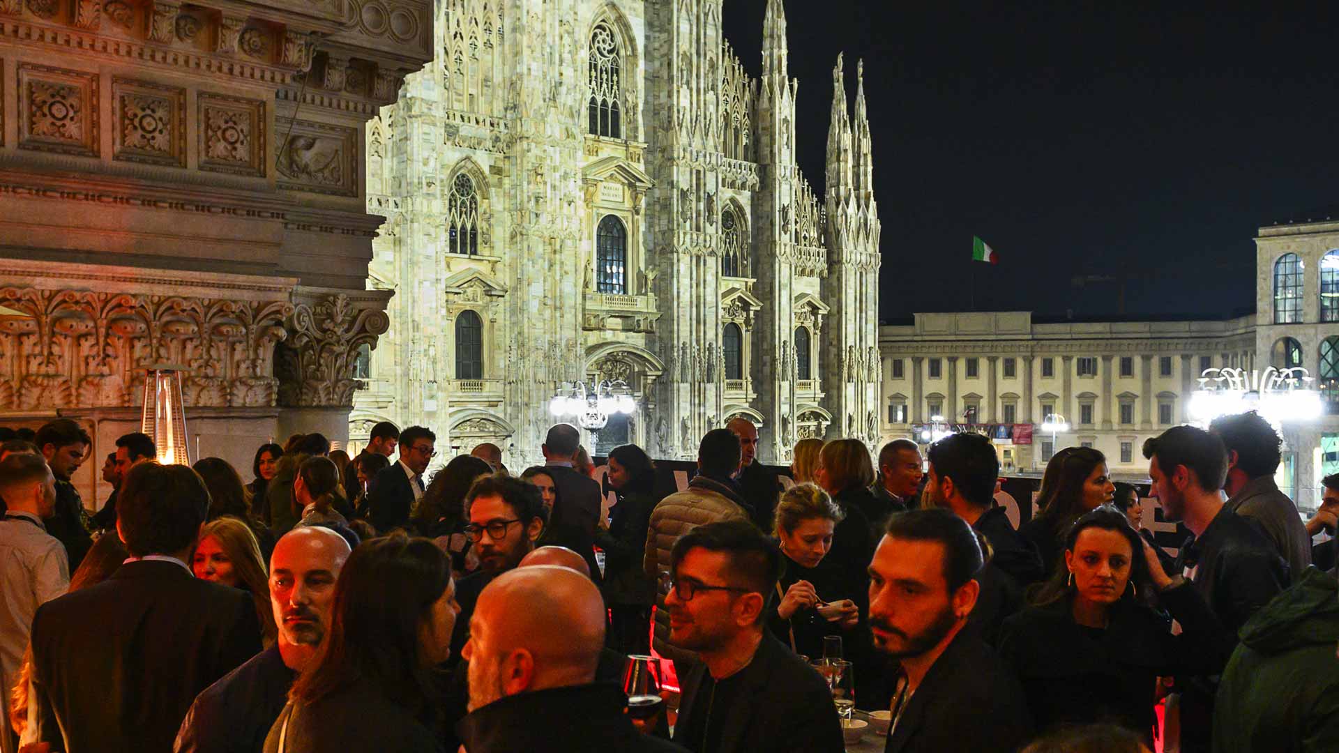 Terrazza Duomo 21 con vista sul Duomo di Milano